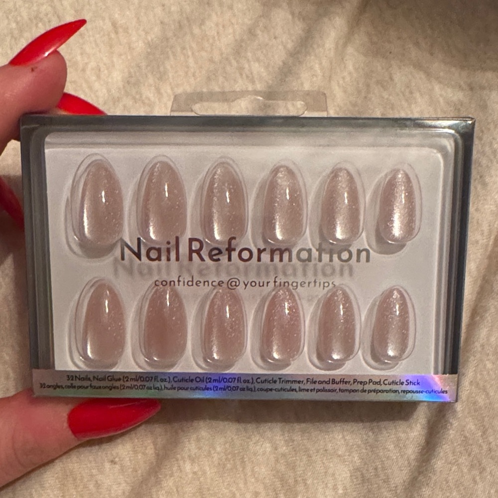 Nail reformation cat eye almond shaped press on nails NIB